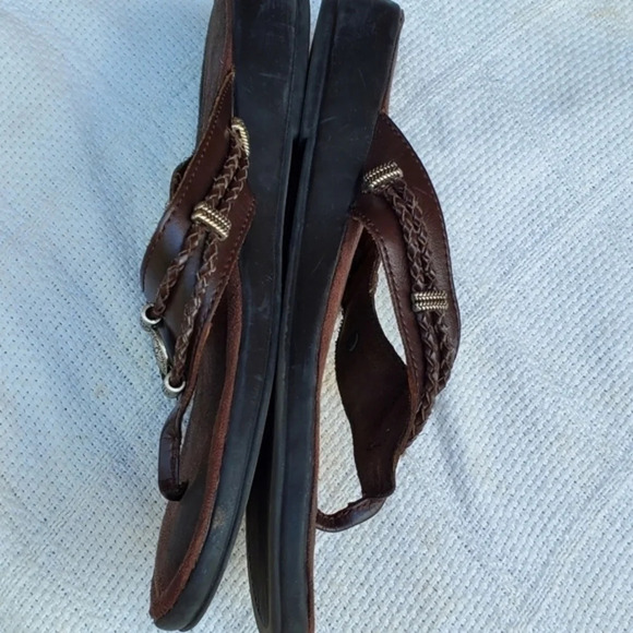 Minnetonka flip flops‎ 10 - Picture 2 of 8